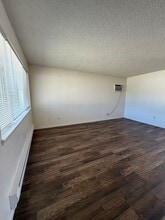 141-143 E Home Ave in Selah, WA - Building Photo - Building Photo