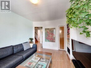 4 Stonehouse Crescent in Toronto, ON - Building Photo - Building Photo