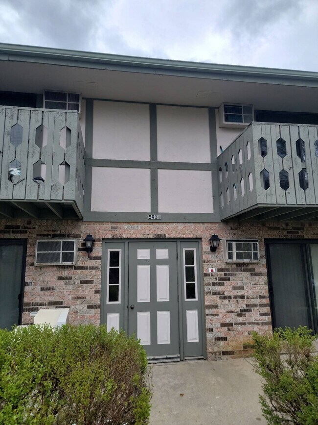 Parkway West Apartment Homes