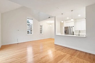 70 Endicott St in Norwood, MA - Building Photo - Building Photo