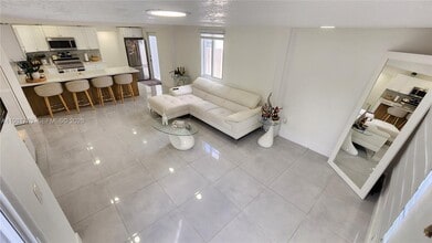 734 W 32nd St in Hialeah, FL - Building Photo - Building Photo