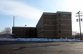 Chester Berry Manor Apartments in Eastpointe, MI - Building Photo - Building Photo