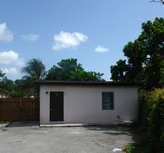 5819 Polk St in Hollywood, FL - Building Photo - Building Photo