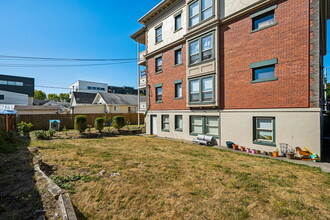 McIlvaine Apartments in Tacoma, WA - Building Photo - Building Photo