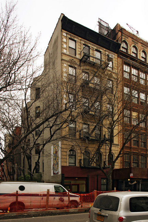 57 E 4th St in New York, NY - Building Photo