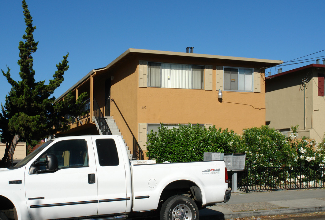 1255 Plum St in San Jose, CA - Building Photo