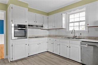 5712 Oak Terrace Dr in Virginia Beach, VA - Foto de edificio - Building Photo