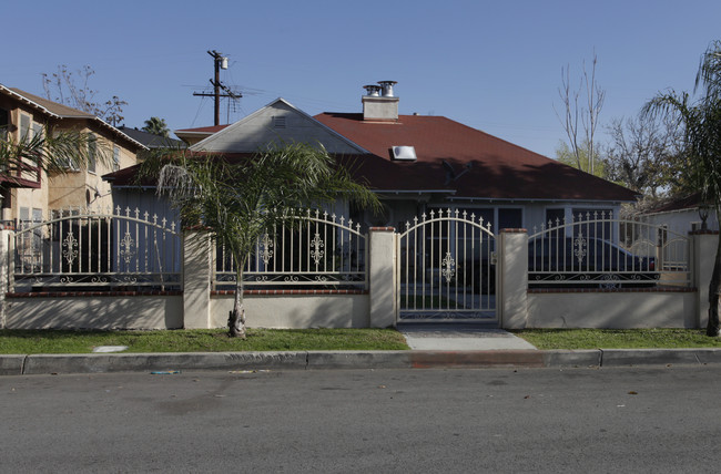 6350 Murietta Ave in Van Nuys, CA - Building Photo - Building Photo