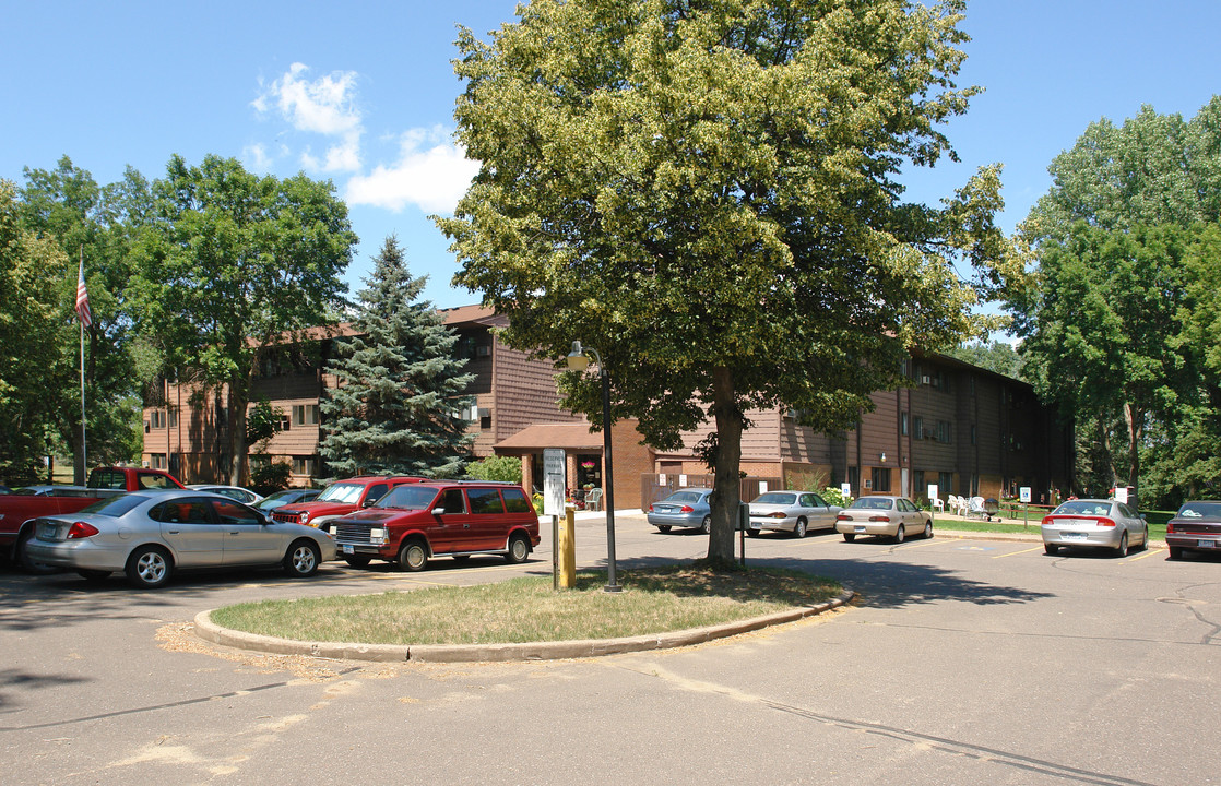 Shield's Plaza Apartments in North Branch, MN - Building Photo