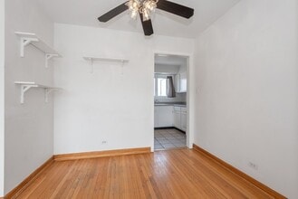 6809 N Northwest Hwy, Unit 3 in Chicago, IL - Building Photo - Building Photo