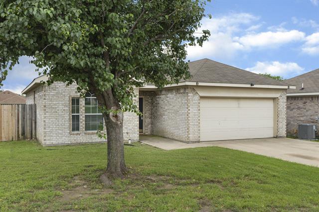 4909 Shady Cliff Ln in Fort Worth, TX - Building Photo - Building Photo