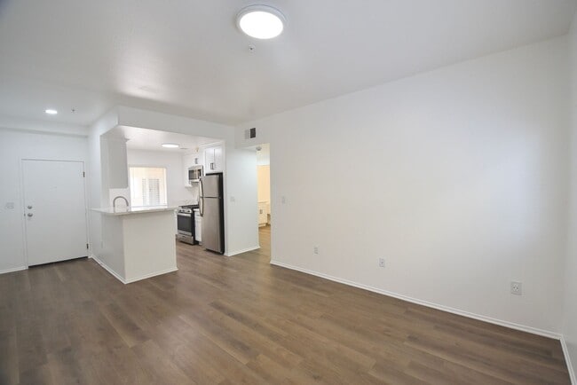 11311 Morrison St in Los Angeles, CA - Building Photo - Building Photo
