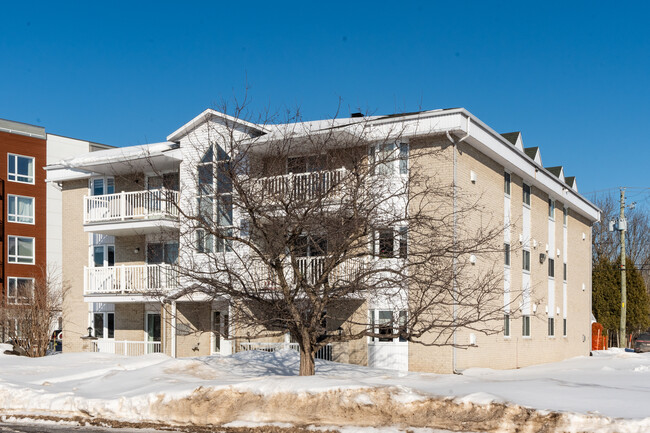 435 De Mercure St in Lévis, QC - Building Photo - Building Photo