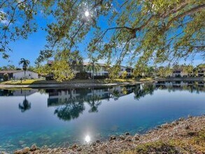 5296 Treetops Dr, Unit 5296 in Naples, FL - Foto de edificio - Building Photo