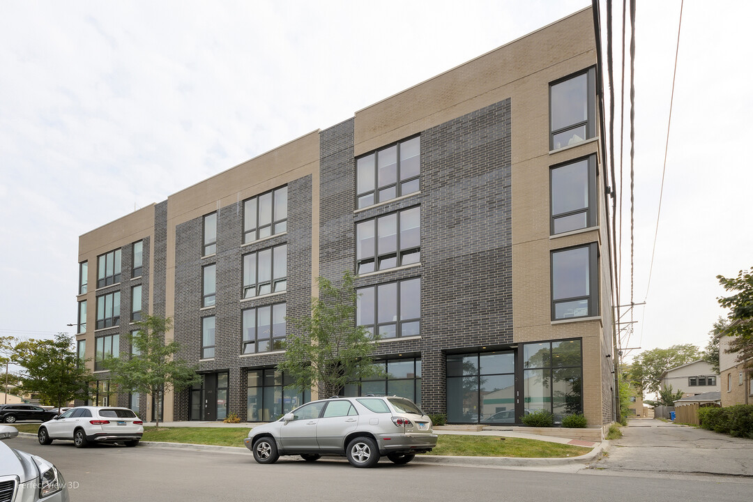 2409 W Berenice Ave in Chicago, IL - Building Photo