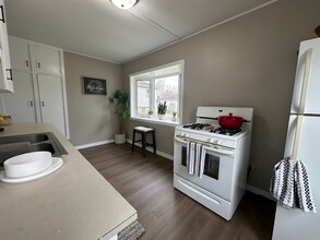 752 Sherman Ave in Waterloo, IA - Building Photo - Building Photo