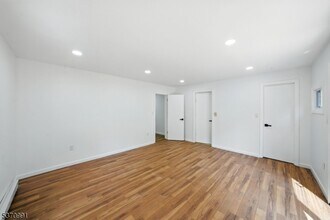 34 North St in Bloomsbury, NJ - Building Photo - Building Photo