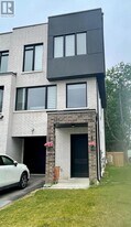 2 Persica St in Richmond Hill, ON - Building Photo