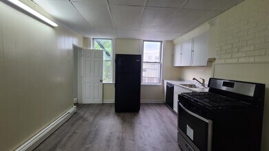 302 Summit Ave in Jersey City, NJ - Building Photo - Building Photo