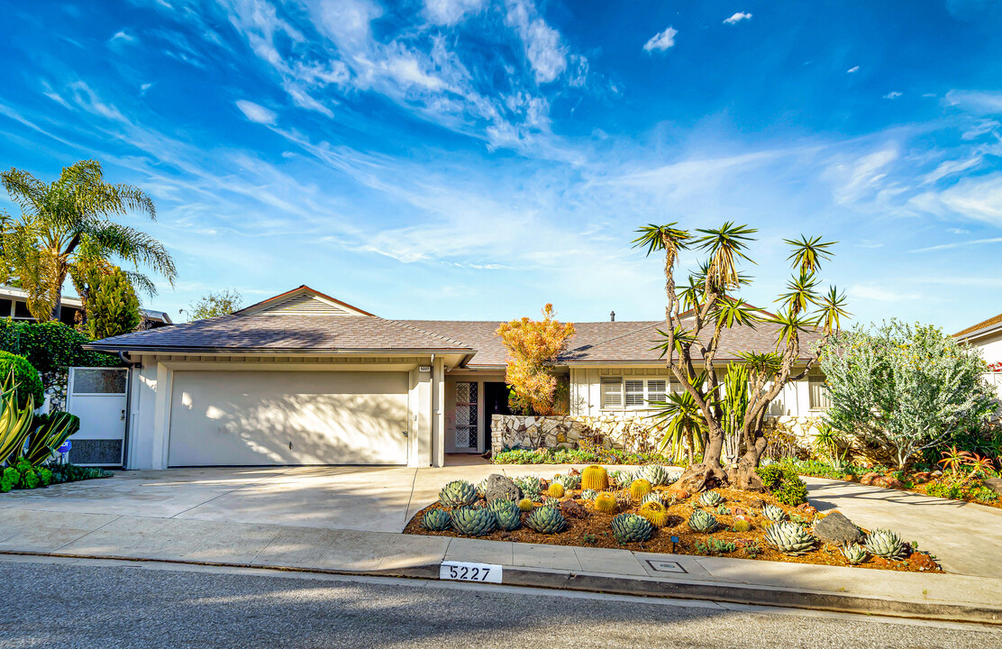 5227 Veronica St in Los Angeles, CA - Foto de edificio