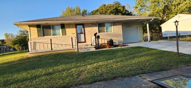 1323 Essex Dr in Lima, OH - Building Photo - Building Photo