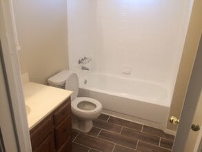 1604 15th Pl, Unit Apartment A in Plano, TX - Foto de edificio - Building Photo