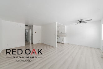 14255 Tyler St, Unit 105 in Los Angeles, CA - Foto de edificio - Building Photo