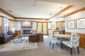 Springbrook Apartments in Renton, WA - Foto de edificio - Building Photo
