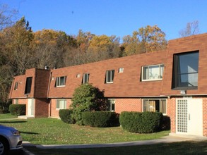 Hollow Run Apartments in West Chester, PA - Building Photo - Building Photo