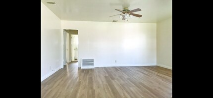 9966 Glencrest Cir in Burbank, CA - Building Photo - Building Photo