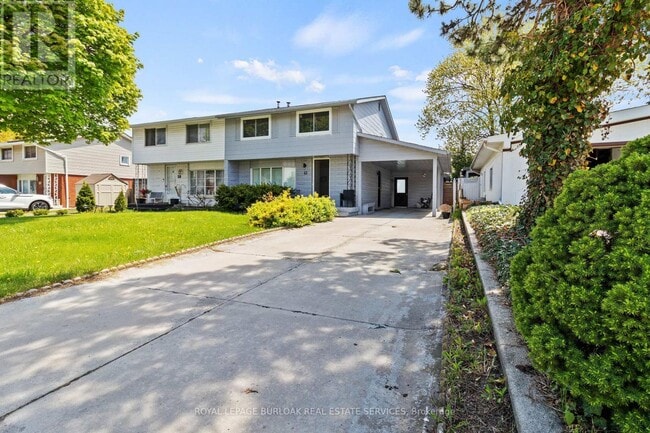 property at 61 Goldfinch Rd