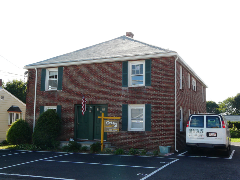 18 Gill Rd in Waltham, MA - Building Photo