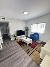 1684 SW 10th St in Miami, FL - Building Photo - Building Photo