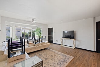 804 N Motor Pl in Seattle, WA - Building Photo - Building Photo