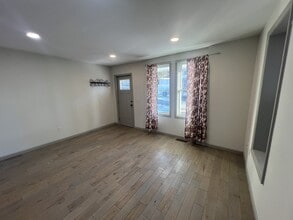 34 N Lee St in Hallam, PA - Foto de edificio - Building Photo