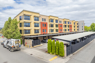 Pioneer Park Condominiums in Puyallup, WA - Building Photo - Building Photo