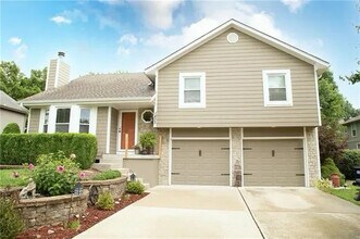 1433 SW Highland Dr in Lee's Summit, MO - Building Photo - Building Photo