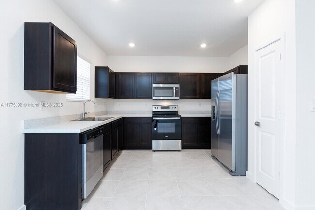 1774 SE 9th Ave in Florida City, FL - Foto de edificio - Building Photo
