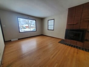 10525 W Custer Ave in Milwaukee, WI - Building Photo - Building Photo