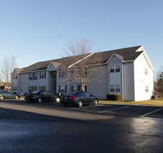 Rosewood Garden Apartments in Watervliet, NY - Foto de edificio - Building Photo