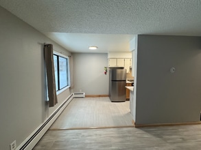 3061 Lois Dr, Unit 609 in Anchorage, AK - Building Photo - Building Photo