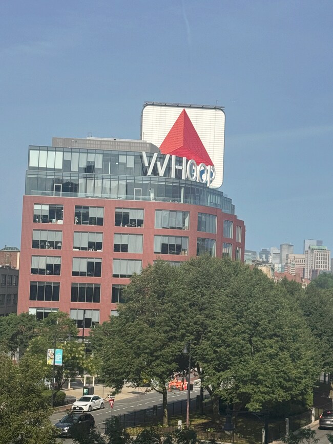 560 Commonwealth Ave, Unit Fenway Apartment in Boston, MA - Building Photo - Building Photo