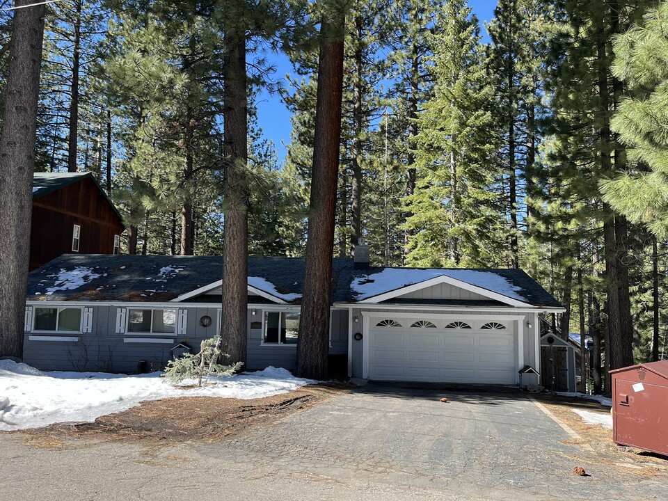 1893 Bella Coola Dr in South Lake Tahoe, CA - Building Photo