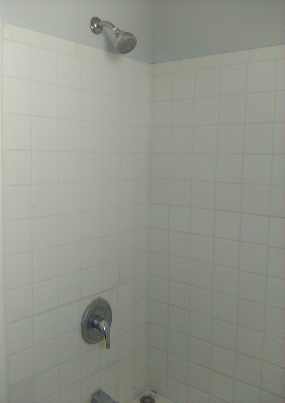 594 Roosevelt Ave, Unit second floor apt 2b in Carteret, NJ - Building Photo - Building Photo