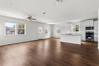 10104 Dawn Pearl Dr in Austin, TX - Building Photo - Building Photo