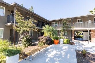 The Gardens of Fair Oaks in Fair Oaks, CA - Foto de edificio - Interior Photo