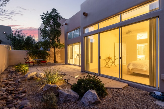 6711 E Camelback Rd in Scottsdale, AZ - Building Photo - Building Photo