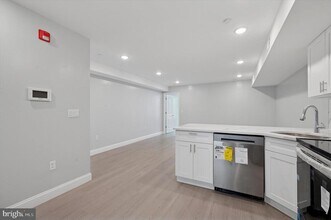2405 Ridge Ave in Philadelphia, PA - Building Photo - Building Photo