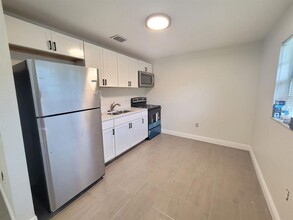 1019 Hagle Park Rd in Bradenton, FL - Building Photo - Building Photo