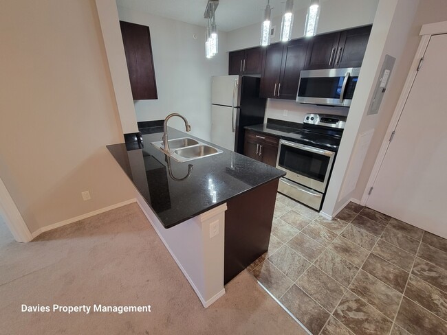 12025-12022 22 Ave SW in Edmonton, AB - Building Photo - Building Photo